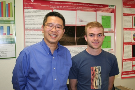 Daniel Munro with his research mentor, Dr. Qunfeng Dong